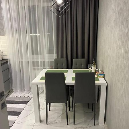 Стильная Квартира На Позняках Газ И Низкий Этаж Kiev Exterior foto